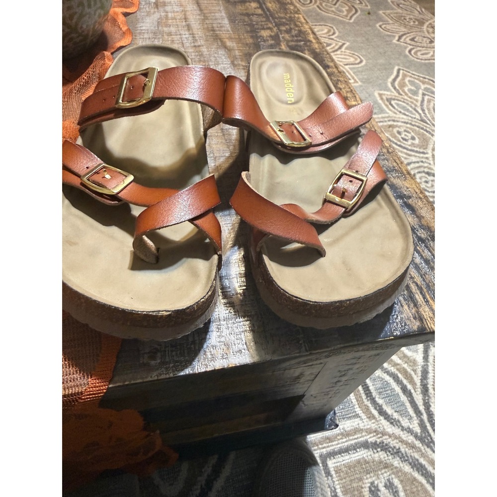Madden Girl Womens Cognac Brown Strappy Buckle Slide Sandals Toe Loop Flat